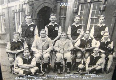 cc01213 1930 hockey.jpg; cc01213; 1930 Hockey team; Photograph